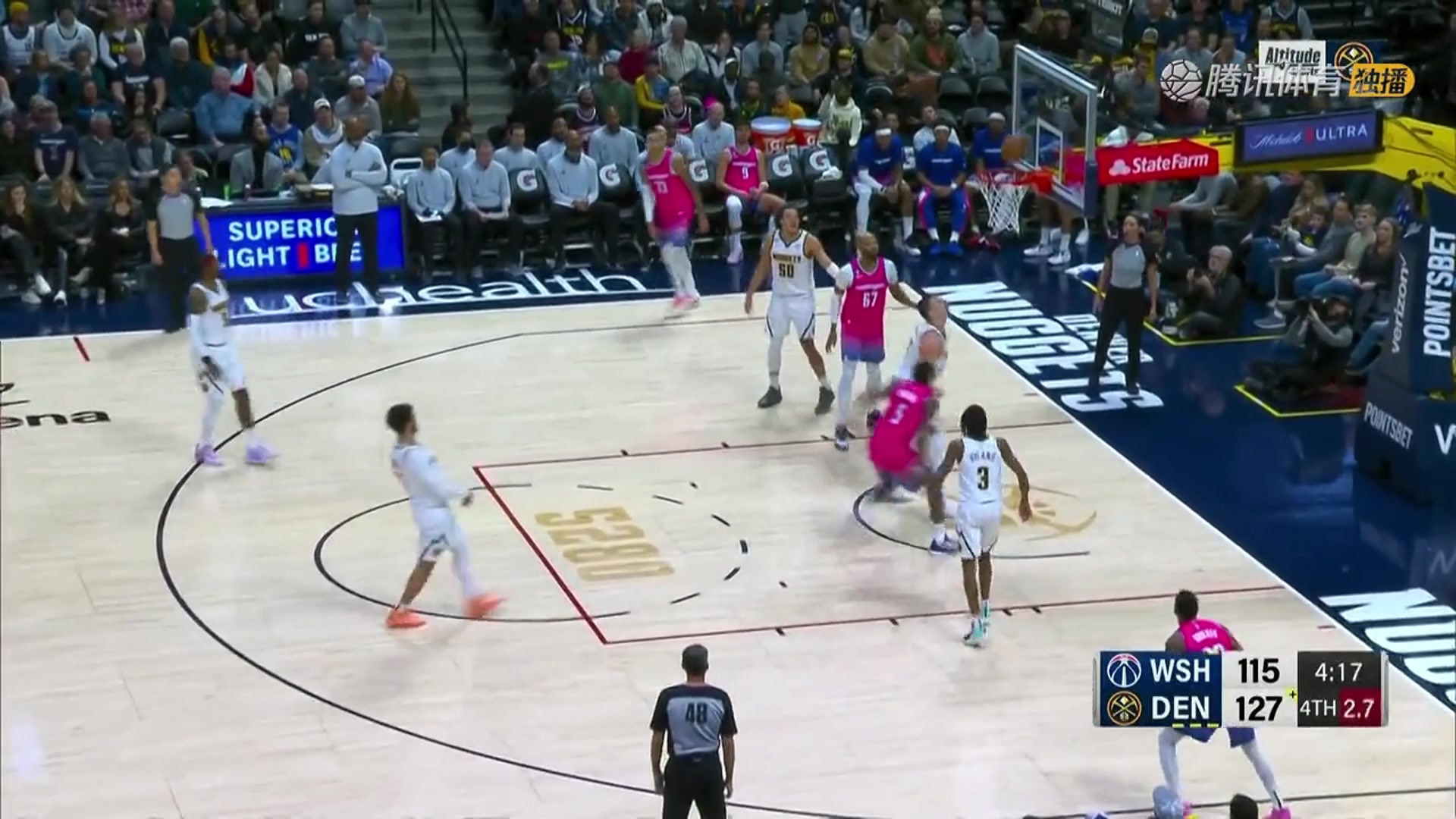  和我一队没这么厉害？巴顿在约基奇头上抢到前场篮板霸气补篮得手（约翰·巴顿）